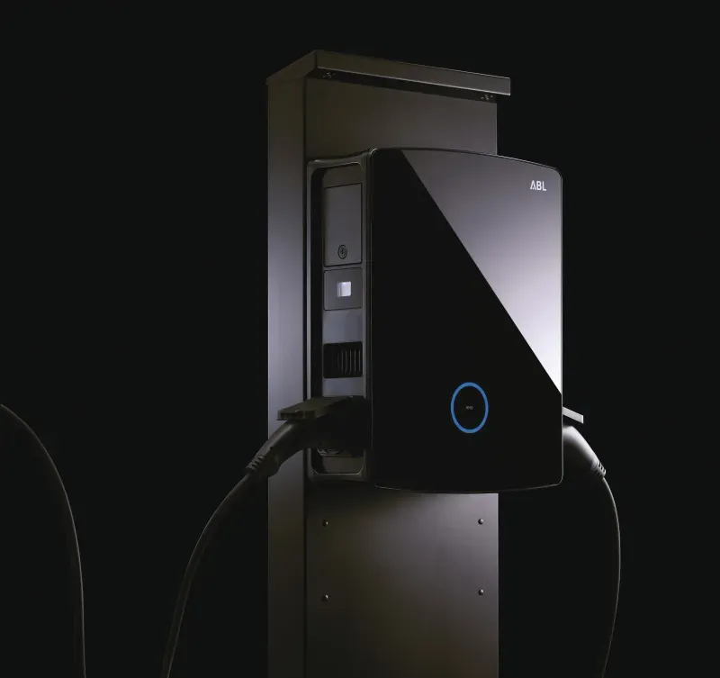 Moderne Wallbox zum Laden von Elektrofahrzeugen